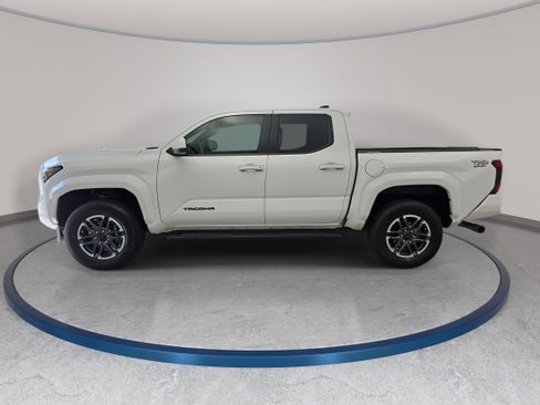 Used 2024 Toyota Tacoma TRD Sport AWD/4WD image 8