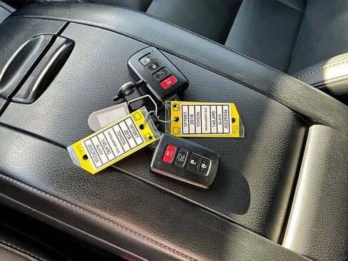 Used 2018 Toyota Highlander XLE image 11