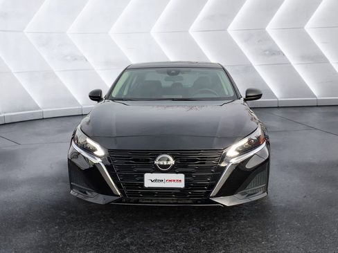 Used 2024 Nissan Altima 2.5 SV image 2