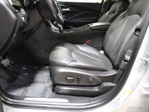 Used 2018 Buick Envision Essence image 19
