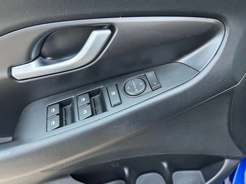 Used 2019 Hyundai Elantra GT image 17