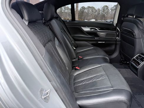 Used 2018 BMW 750i xDrive image 37