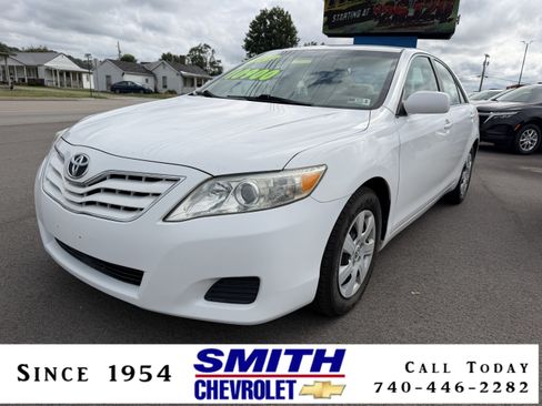 Used 2011 Toyota Camry LE FWD image 1