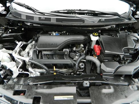 Used 2018 Nissan Rogue Sport SV w/ SV Technology Package image 23