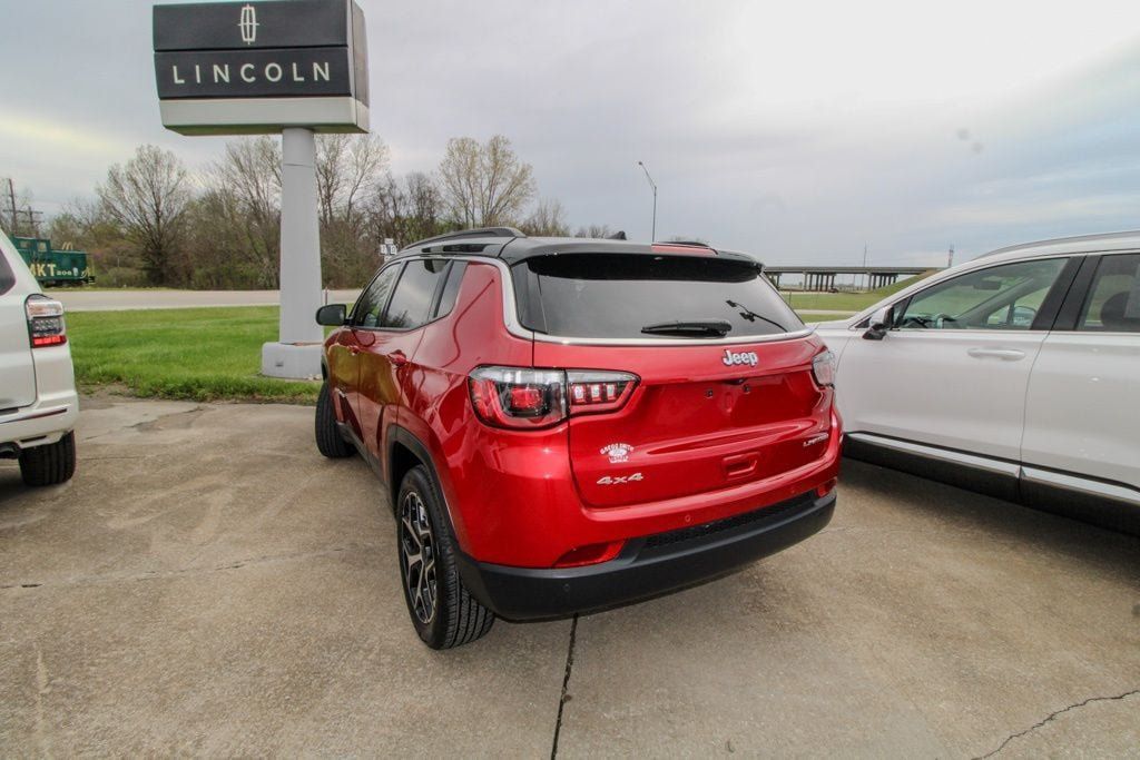 Used 2025 Jeep Compass Limited AWD/4WD image 4