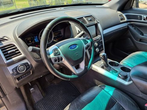 Used 2013 Ford Explorer XLT AWD/4WD image 32
