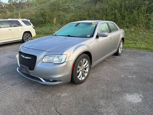 Used 2018 Chrysler 300 Touring L image 1