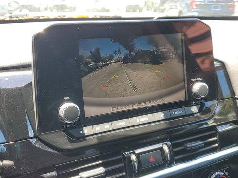 Certified 2024 Nissan Pathfinder SV image 8