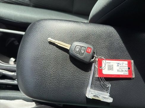 Used 2016 Toyota RAV4 LE image 21