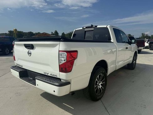 Used 2022 Nissan Titan SV AWD/4WD image 6