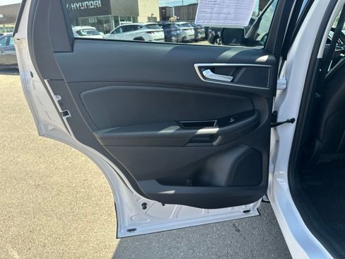 Used 2019 Ford Edge SEL w/ Equipment Group 201A AWD/4WD image 22