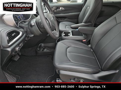 New 2026 Chrysler Pacifica Select image 18