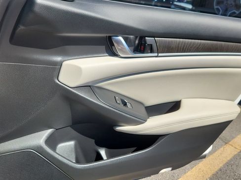Used 2020 Honda Accord Touring image 14