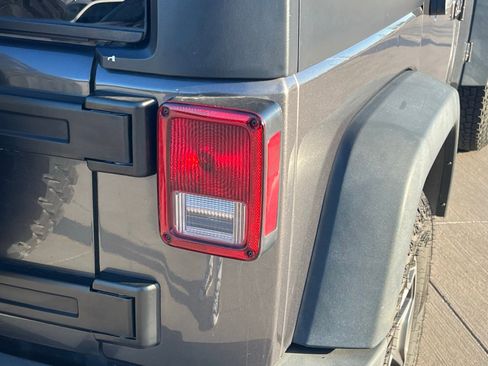 Used 2018 Jeep Wrangler Unlimited Sport S image 14