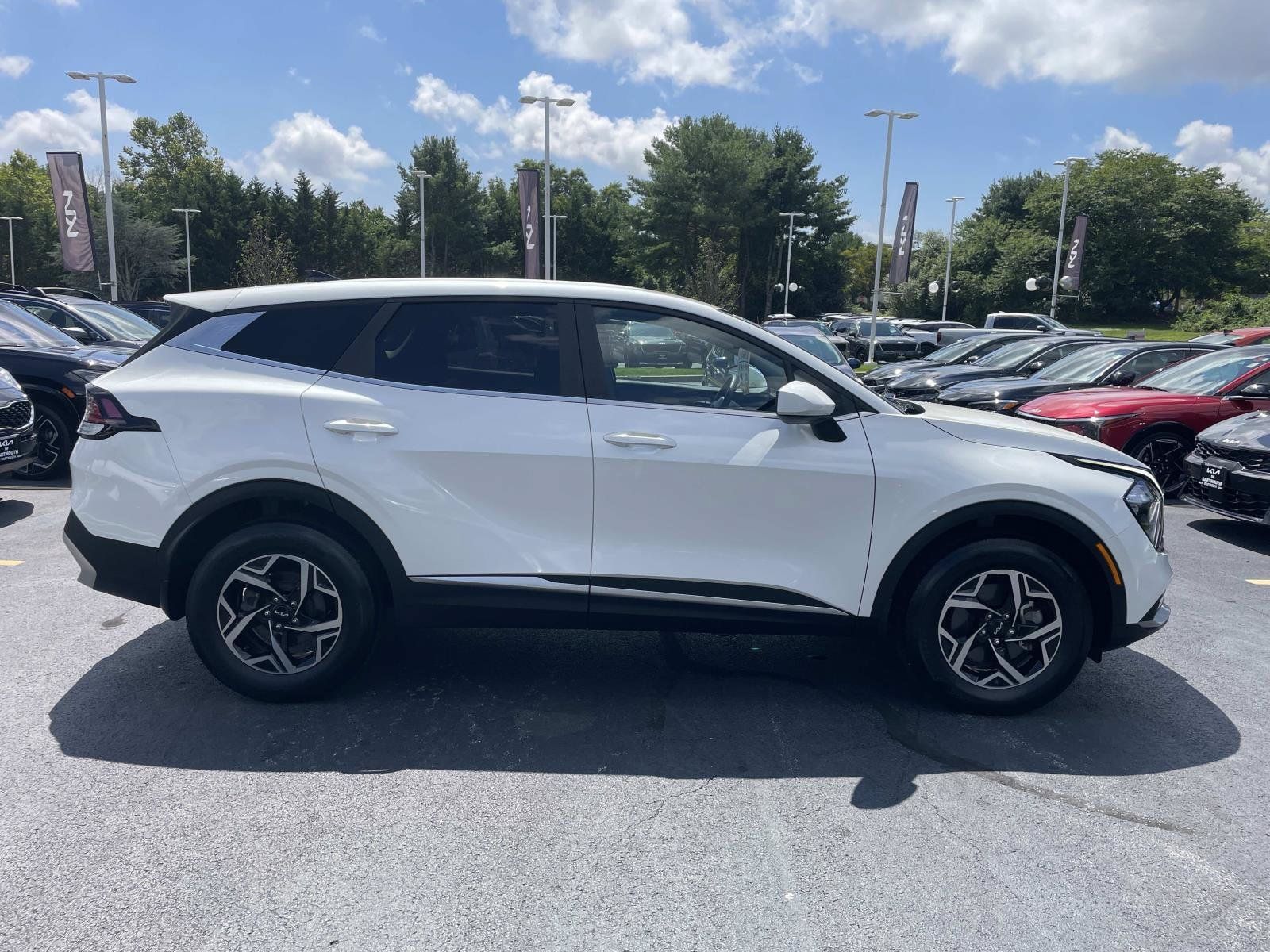 Used 2023 Kia Sportage LX AWD/4WD image 9