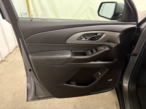 Used 2021 Chevrolet Traverse LT w/ LT Premium Package AWD/4WD image 38