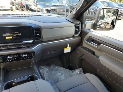 New 2025 GMC Sierra 2500 SLT w/ SLT Premium Package image 17