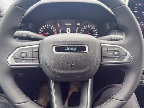 New 2026 Jeep Compass Latitude image 9