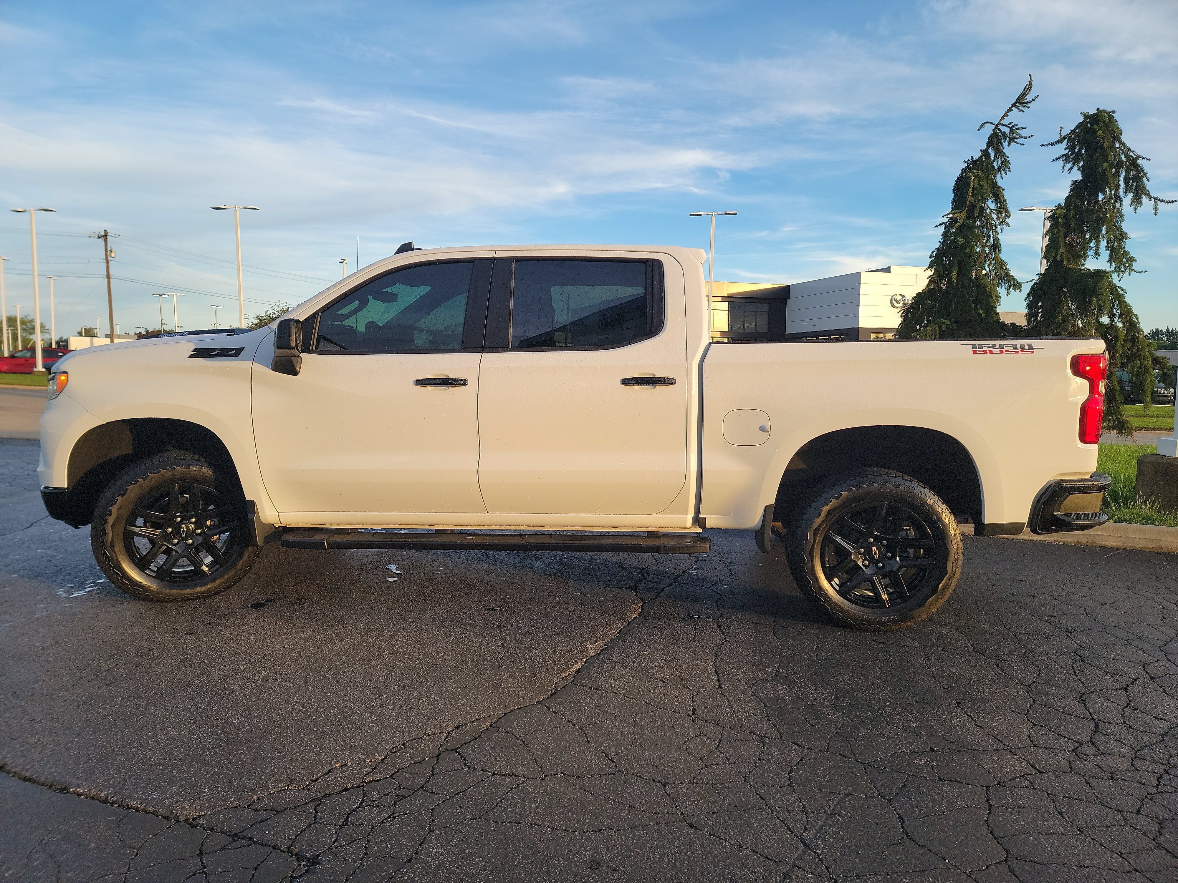 Used 2026 Chevrolet Silverado 1500 LT Trail Boss w/ Convenience Package II AWD/4WD image 4