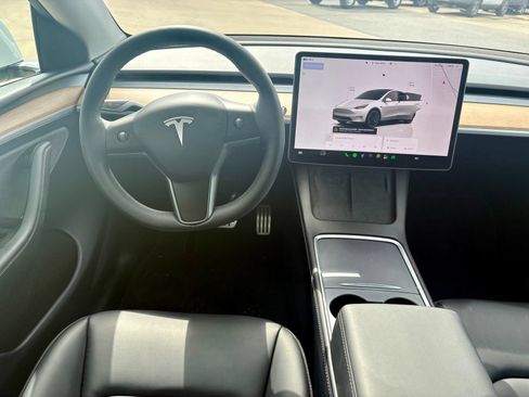Used 2024 Tesla Model Y Performance AWD/4WD image 12