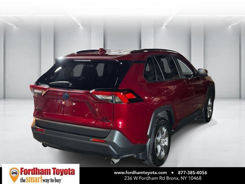 Used 2024 Toyota RAV4 LE AWD/4WD image 7