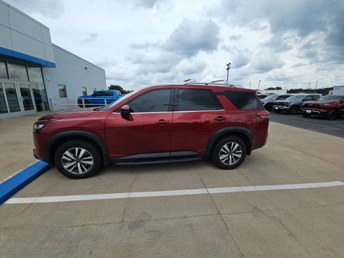 Used 2022 Nissan Pathfinder SL AWD/4WD image 1