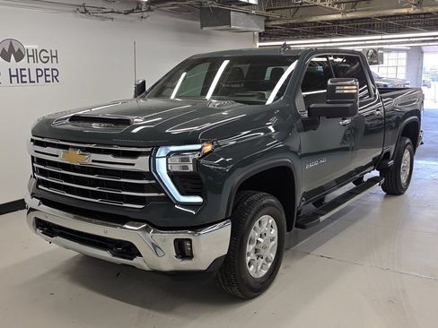 Used 2025 Chevrolet Silverado 2500 LTZ w/ LTZ Premium Package AWD/4WD image 14