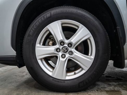 Used 2024 Toyota Highlander LE image 12