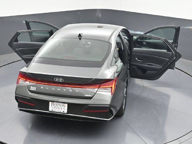 Used 2026 Hyundai Elantra Hybrid FWD image 45