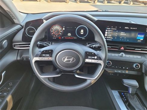 Used 2024 Hyundai Elantra SEL image 17