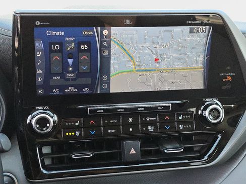 Used 2021 Toyota Highlander Limited FWD image 29