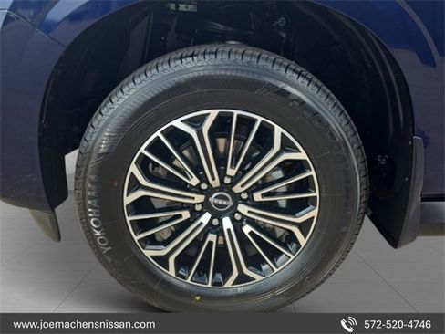 New 2025 Nissan Armada SL w/ Captain's Chari Seat Package image 9