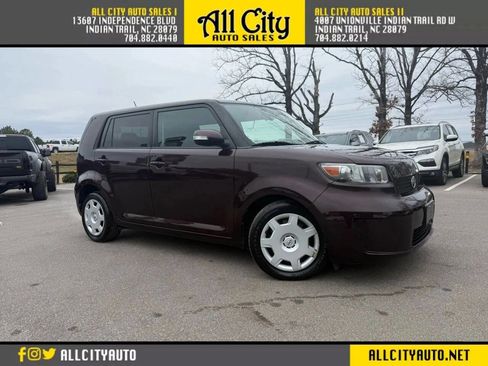 Used 2010 Scion xB image 1