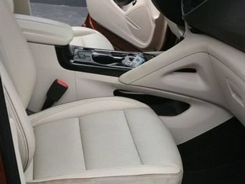 Used 2022 Buick Envision Essence w/ Safety Package FWD image 13