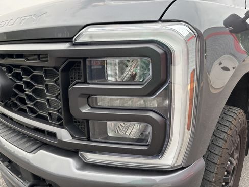 Used 2024 Ford F250 4x4 Crew Cab Super Duty image 9