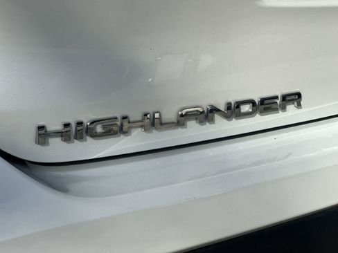 Used 2023 Toyota Highlander XLE FWD image 11