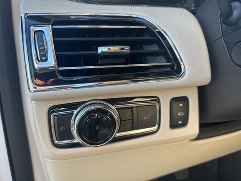 Used 2018 Lincoln Navigator Select w/ Technology Package image 15