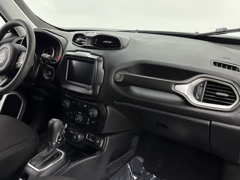 Used 2019 Jeep Renegade Latitude image 32