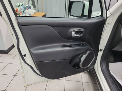 Used 2019 Jeep Renegade Limited w/ Quick Order Package 22P image 35