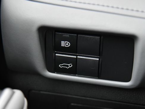 Used 2022 Toyota Highlander LE AWD/4WD image 31