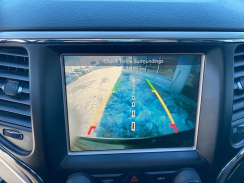 Used 2015 Jeep Grand Cherokee Limited image 16