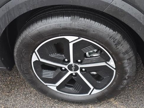 New 2025 Kia Niro EX FWD image 12