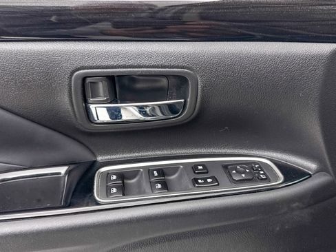 Used 2018 Mitsubishi Outlander SEL image 24