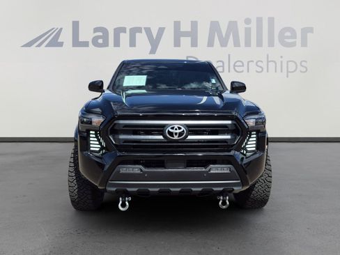 Used 2025 Toyota Tacoma SR5 AWD/4WD image 8