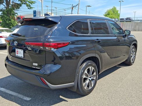 Certified 2023 Toyota Highlander XLE AWD/4WD image 6
