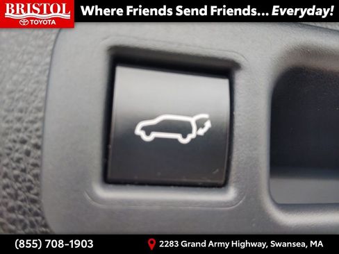 Used 2021 Toyota Highlander XLE AWD/4WD image 35
