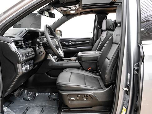 Used 2024 GMC Yukon XL Denali w/ Max Trailering Package image 4