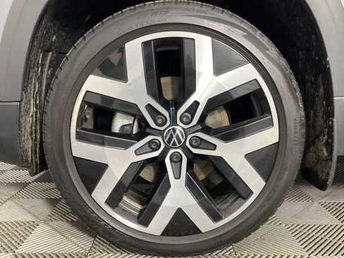 Used 2023 Volkswagen Taos SEL image 11