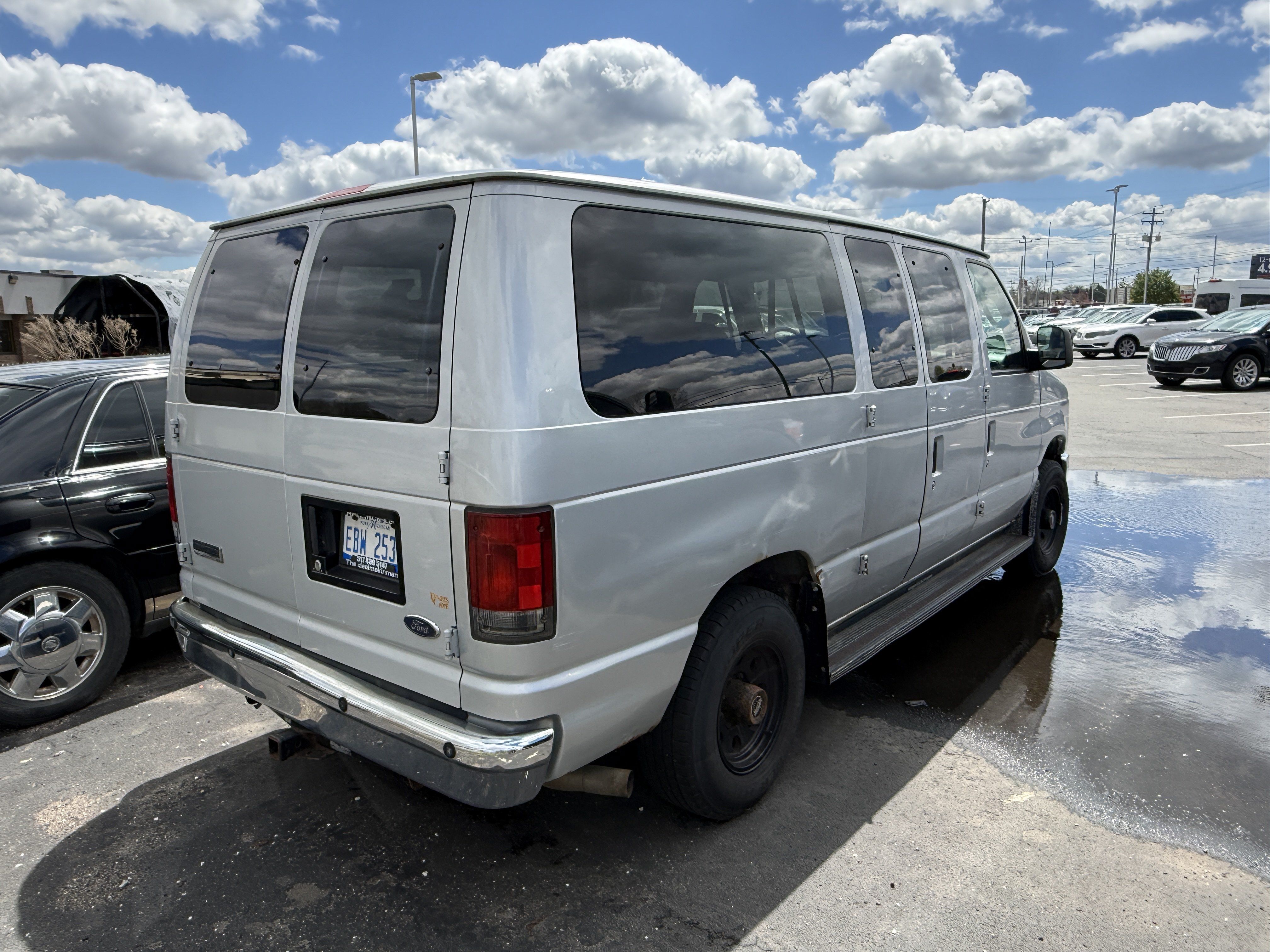 Used 2008 Ford E-150 and Econoline 150 Wagon RWD image 3