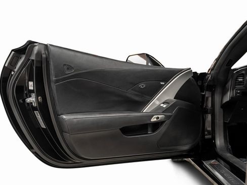 Used 2019 Chevrolet Corvette Stingray Coupe w/ Carbon Flash Badge Package image 47